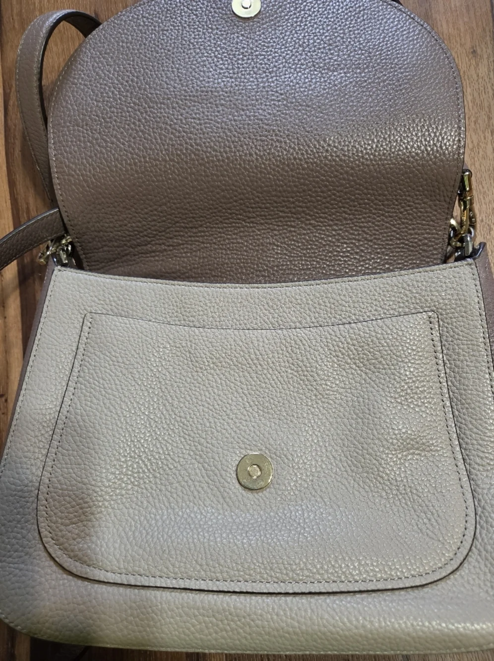 kate spade Pebbled Leather Two Tone Taupe Crossbody Strap And  Accent Strap.